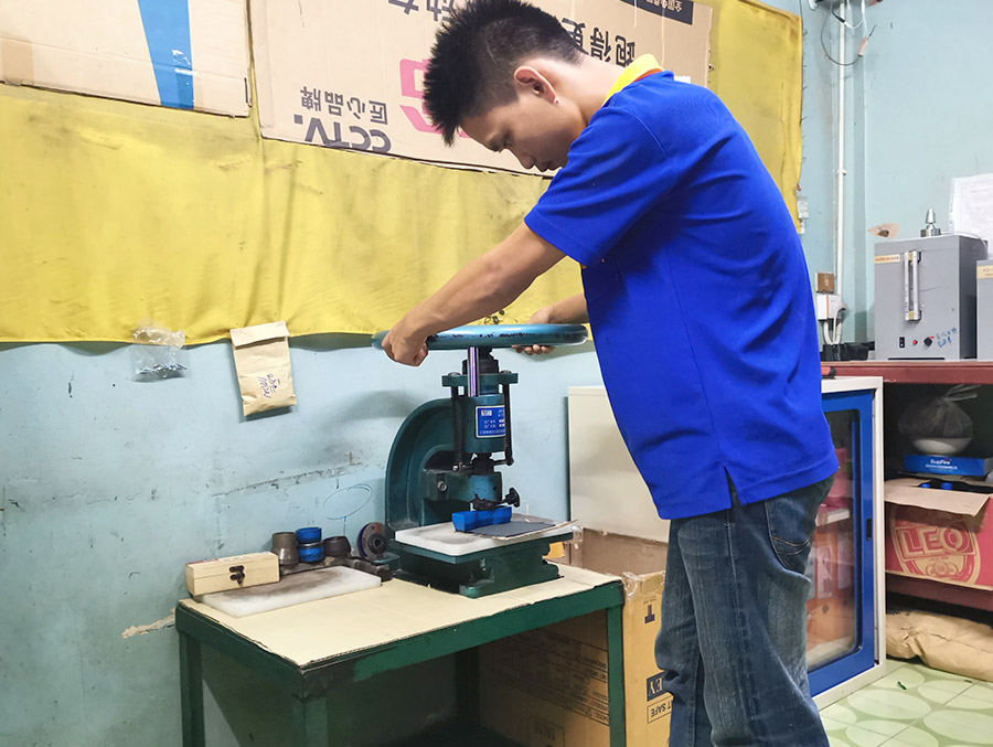 實(shí)驗(yàn)室裁片